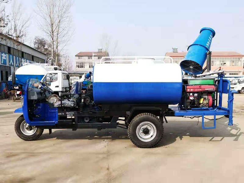 灑水（shuǐ）車